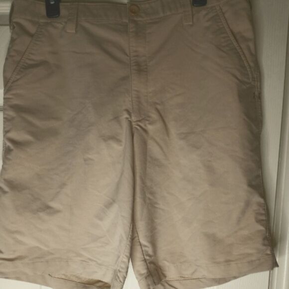 Under Armour Golf Shorts Men 36 Beige Nylon Flat Front Spandex 10" Lightweight. - Picture 1 of 6